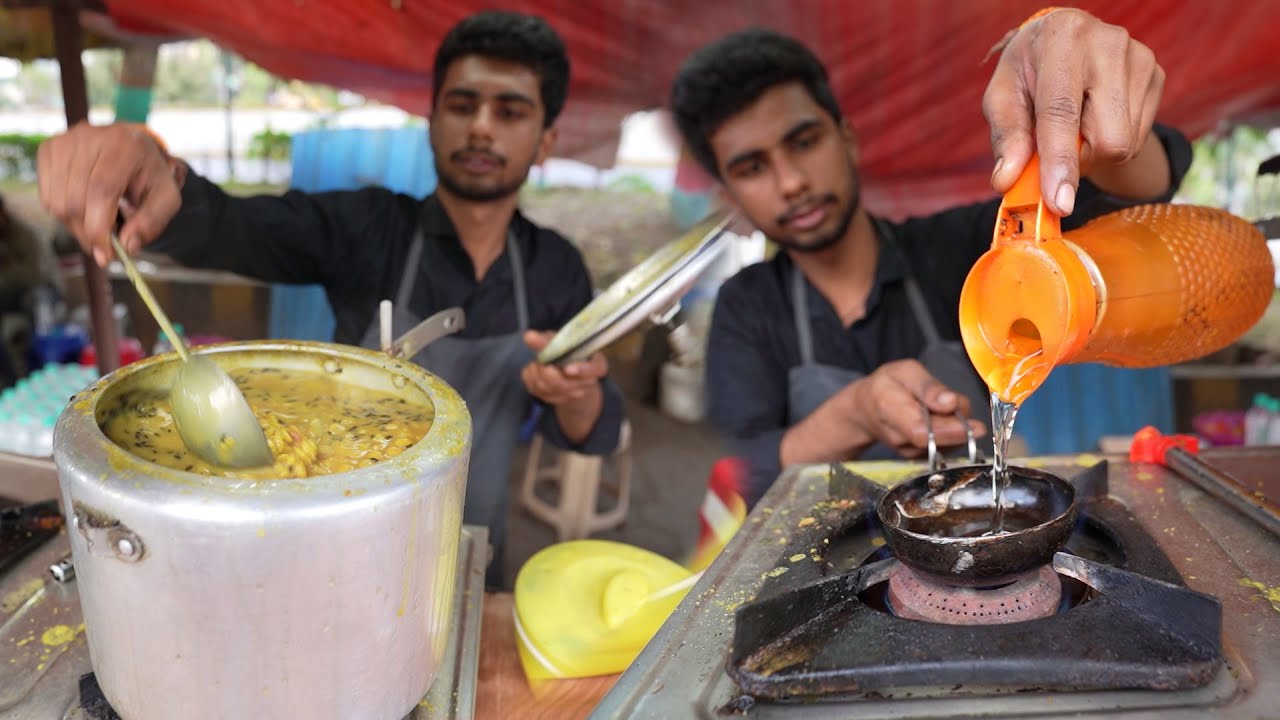 Indore Famous Tadke Wala Dal Pakwan & Puchka | Tasty Street Food