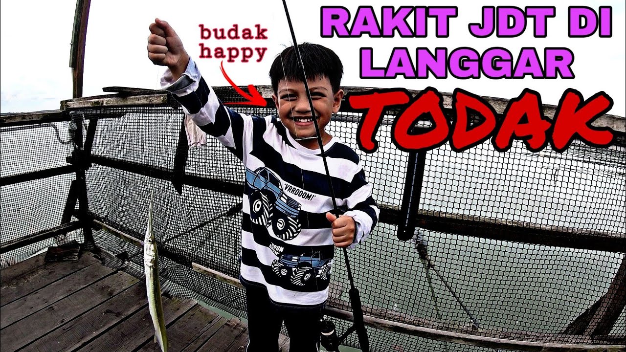 Anak buah seronok tarik ikan. MEMANCING RAKIT DI JOHOR - Rakit Jom Ngail JDT 1 #32