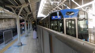 阪神本線　岩屋駅1番ホームに5700系普通が到着&発車　2番ホームを8000系直通特急が通過