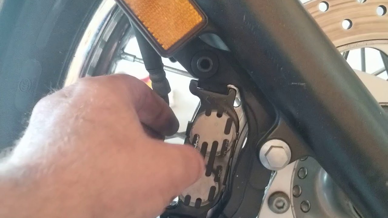 #11 Yamaha 2005 VSTAR 650 front brakes