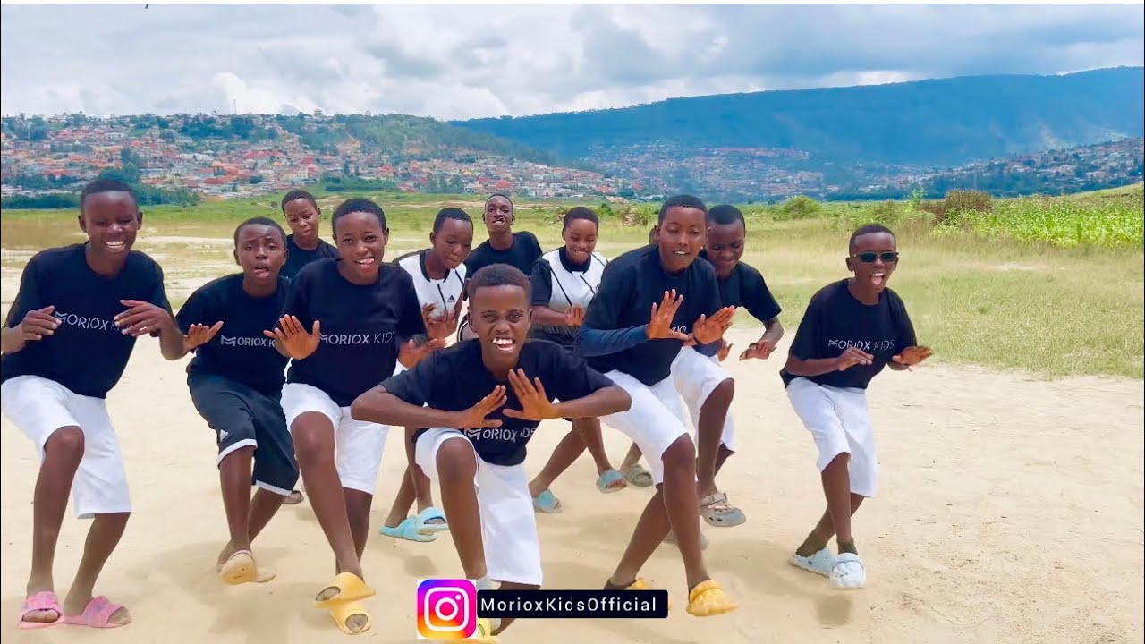 Chriss Eazy , Kevin Kade & The Ben - FOLOMiANA ( Dance Video )