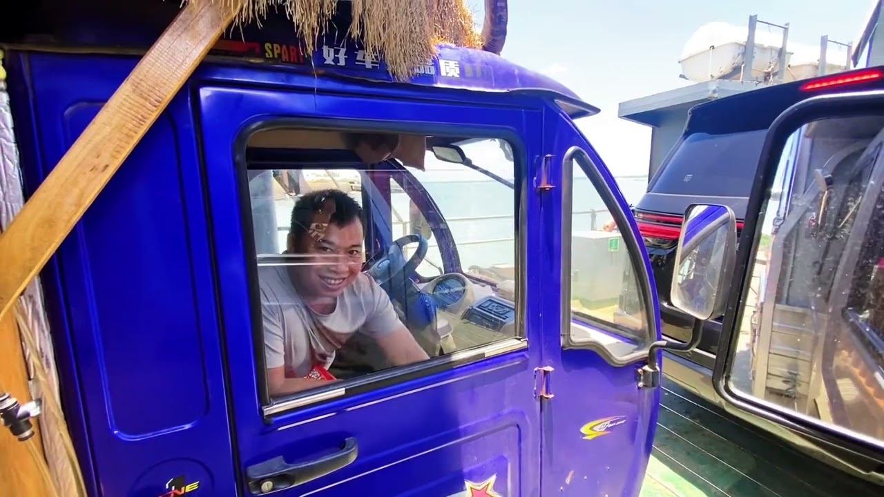 4缸燃油三轮摩托车 花6万多改成房车去旅行 今天坐渡轮出海 