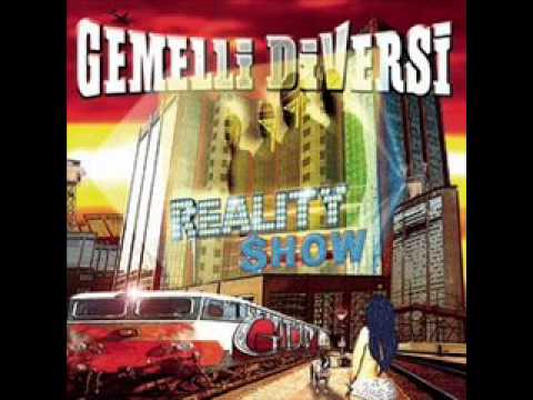 Gemelli Diversi - Reality Show [con testo / with l...