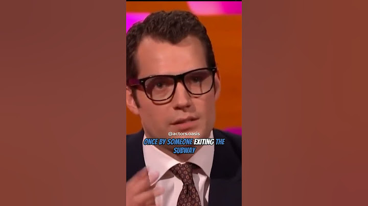 Henry Cavill TESTS Superman Glasses as Disguise in Times Square