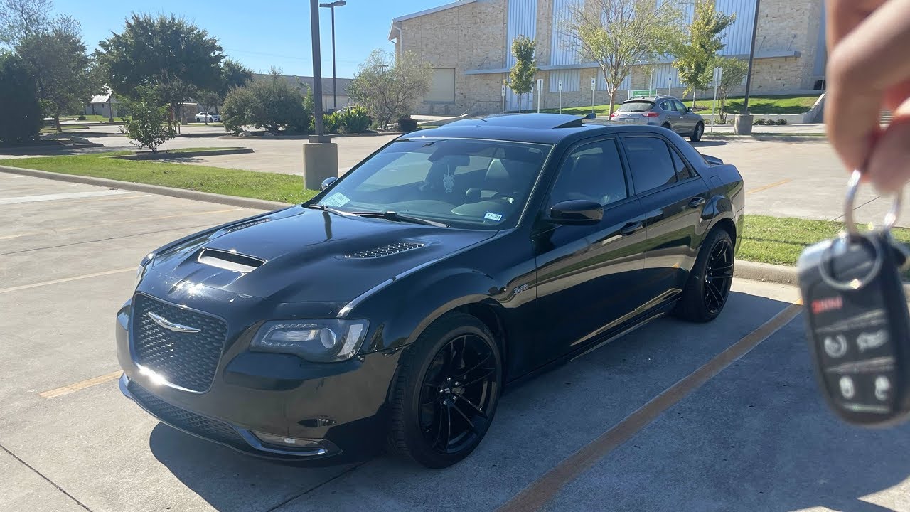 ЕЖЕДНЕВНАЯ ЕЗДА НА CHRYSLER 300S HEMI (СТОИТ ЛИ ОНО ТОГО? 🤔)