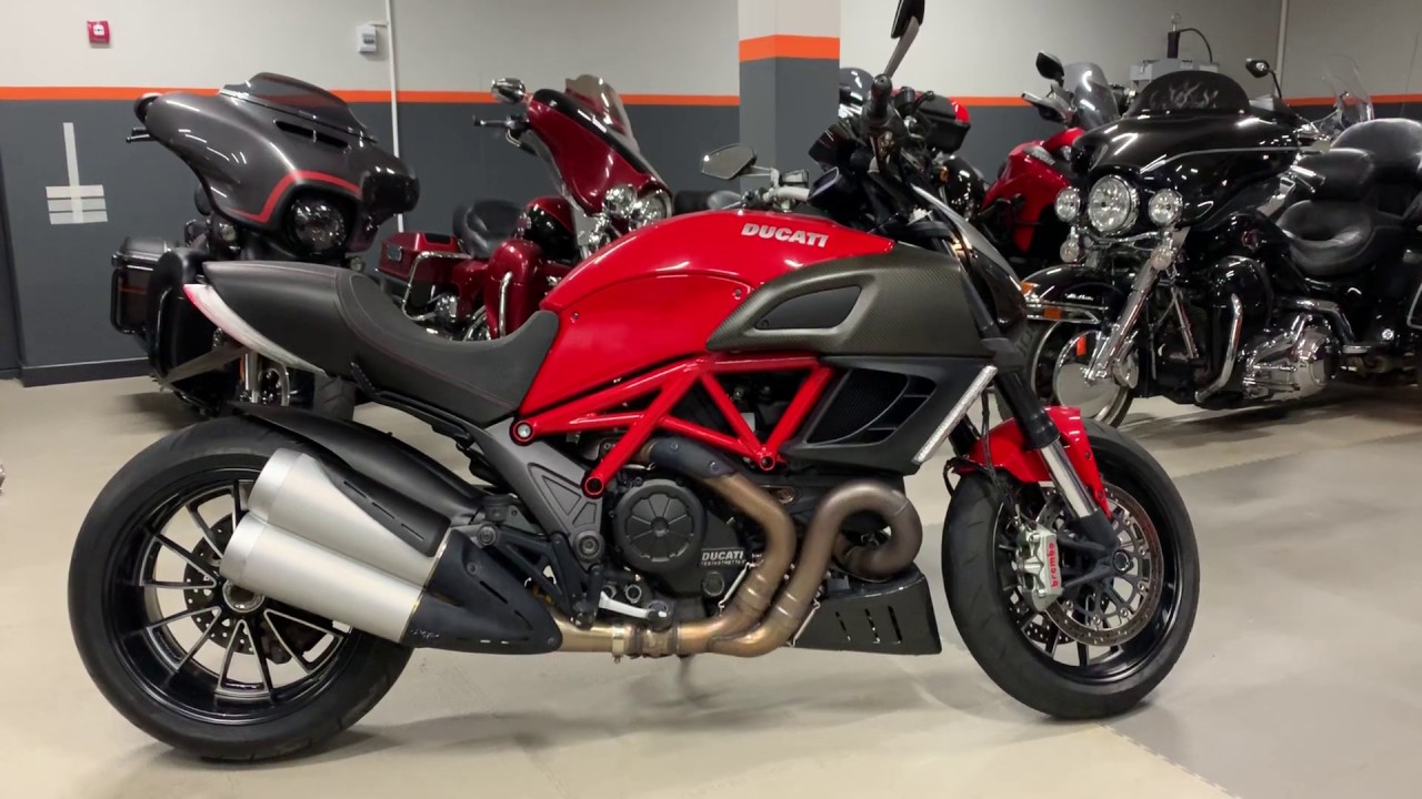 De tormenta Manuscrito Colibrí Ducati Diavel 1200 red - YouTube