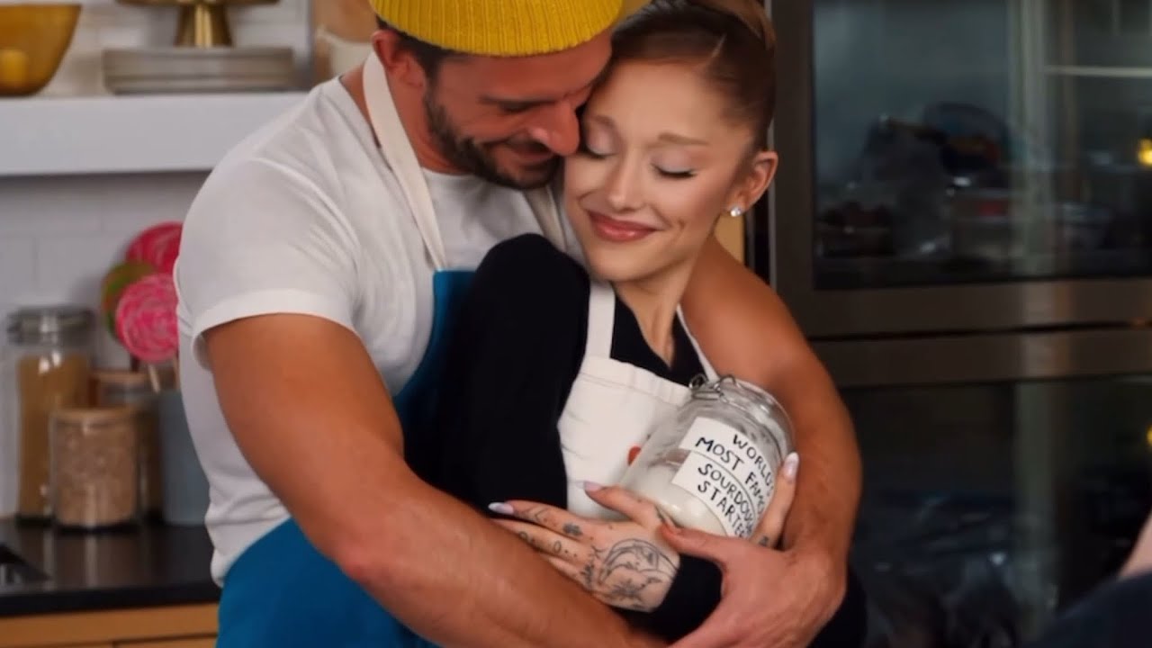 У Джонатана Бейли сумасшедшая химия буквально со всеми