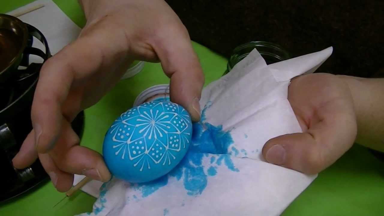 Lithuanian style Pysanka Easter egg technique -- Step 2 - YouTube