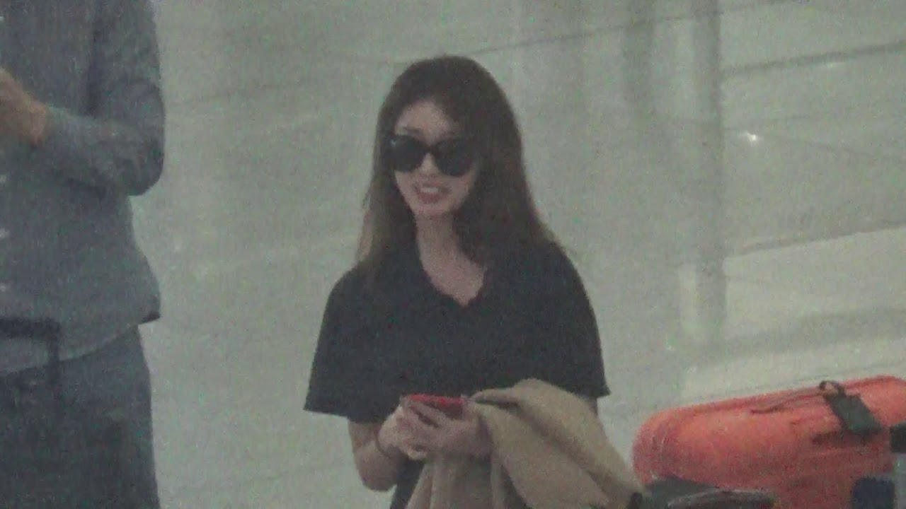 [Fancam] 181227 Jiyeon @ Tan Son Nhat Airport