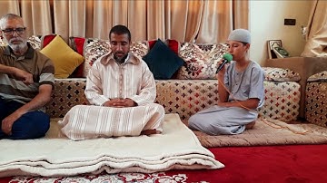 منظر مهيب/ لحظة ختم الطفل عمر موقيظ للقرآن الكريم