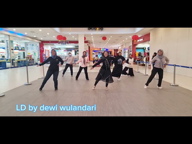 TRAGEDI KAMAR MANDI -DJ Mahesa LINE DANCE Choreographer Dewi Wulandari ( INA )  @Ayualishavlog class=
