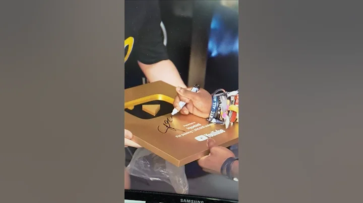 ishowspeed signed 1MILLION play button of Hypebits! napayapos pa si pare hahaha #shorts #subscribe