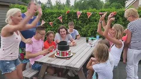 Christiaan Bauer is Jarig Zoon van Frans Bauer viert feest met taart van Bakatelier