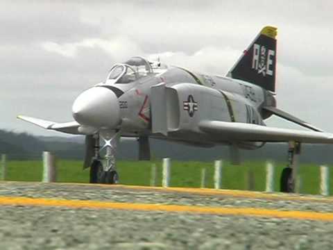 Twin-turbine F4 Phantom RC model maiden flight