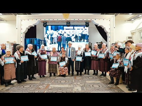 Video: Санкт -Петербургда жазуучу Даниил Граниндин мемориалдык тактайы ачылды