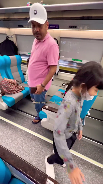 Naik Kereta Api bawa Guling😱🤗 #viral #trending #shorts #keretaapi #train #stasiun #travelling