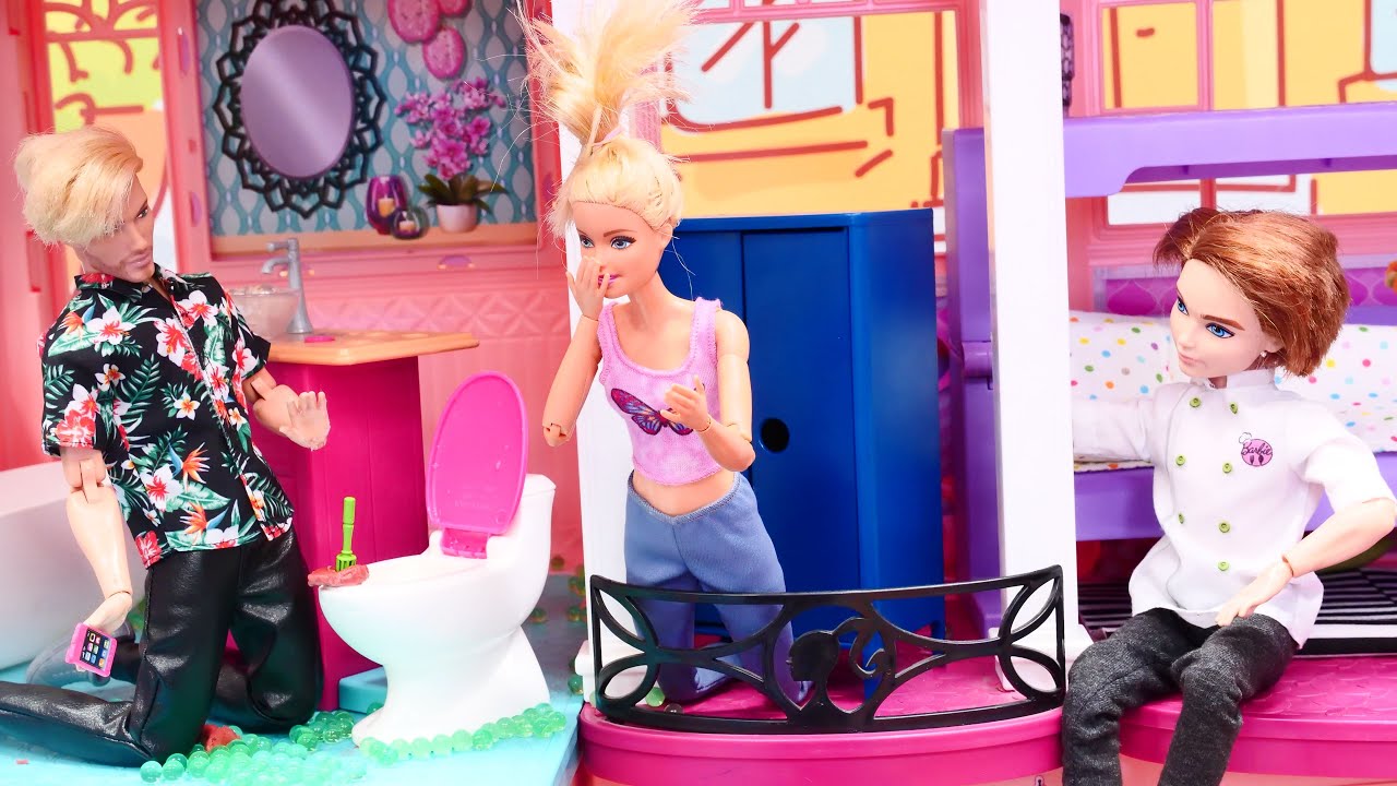 Olamaaaaz! Barbie'nin tuvaleti tıkanıyor! Ayşe ve Ümit ile Barbie videoları - ÖZEL bölümler!