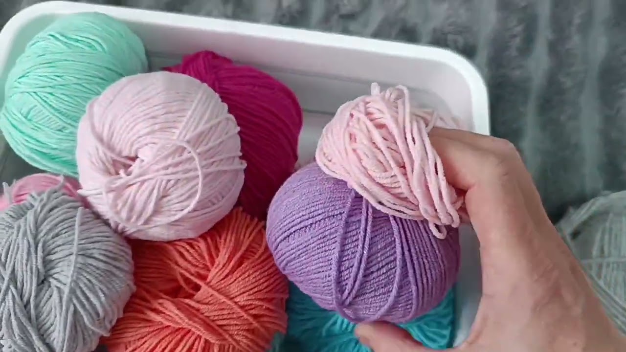 Не могу насладиться🤗Навязала полную коробочку😉То Пипи то Кака😜😂Хочу навязать много брелоков🤔😊🥰