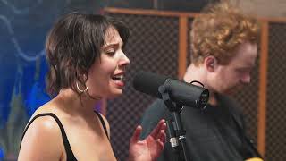 Samia performs "dream song"