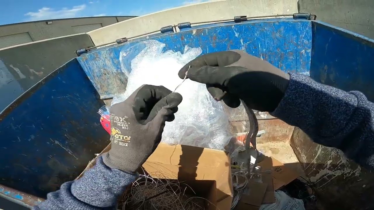 Dumpster Diving found Apple and More!