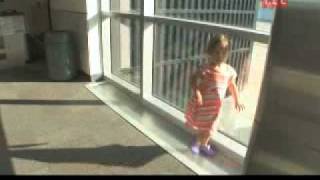 Jon & Kate Plus 8 - Breakfast At The Airport