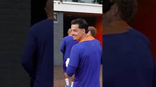 Is dit het PSV-hoekje? 👀 Lang \u0026 Malen testen Nick Olij! “Hij bakt er helemaal niks van!” 🤣 #oranje