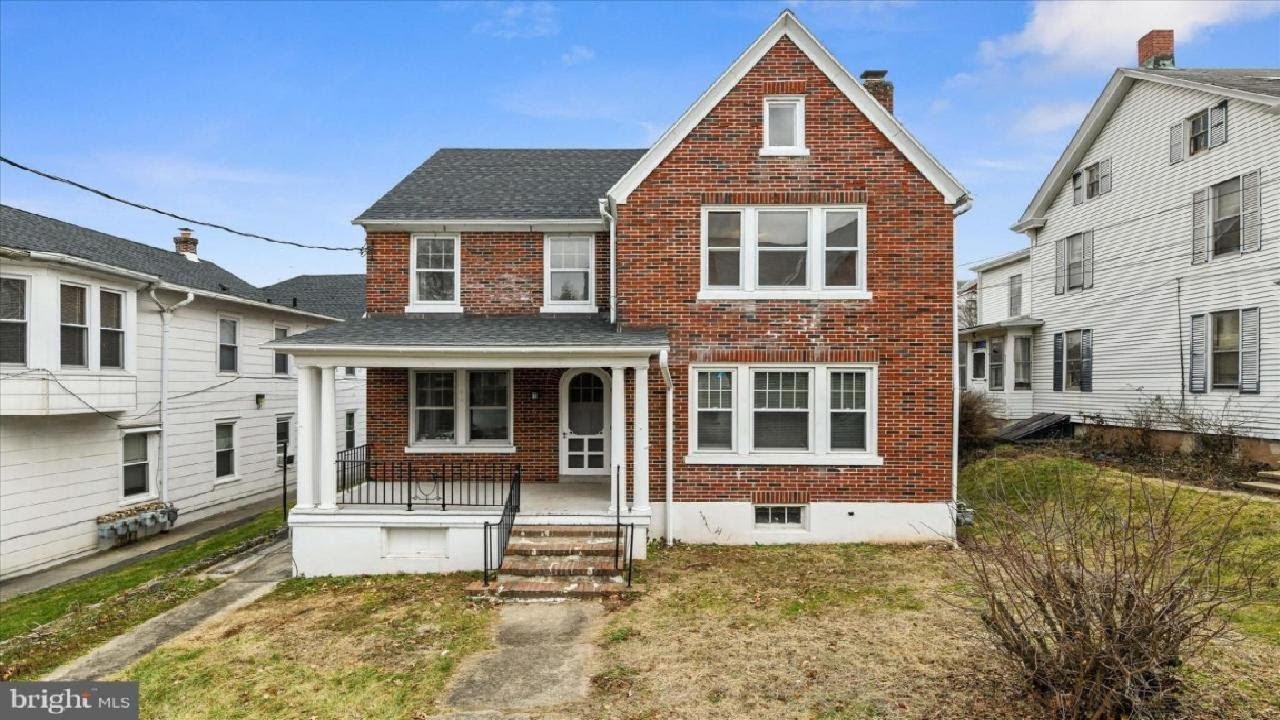 60 N CHURCH STREET, MOHNTON, PA Presented by Autumn Sanger.