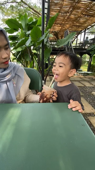 Kecil kecil sudah ngopi di Kopi Kebun #shorts #kids #coffee #ngopi