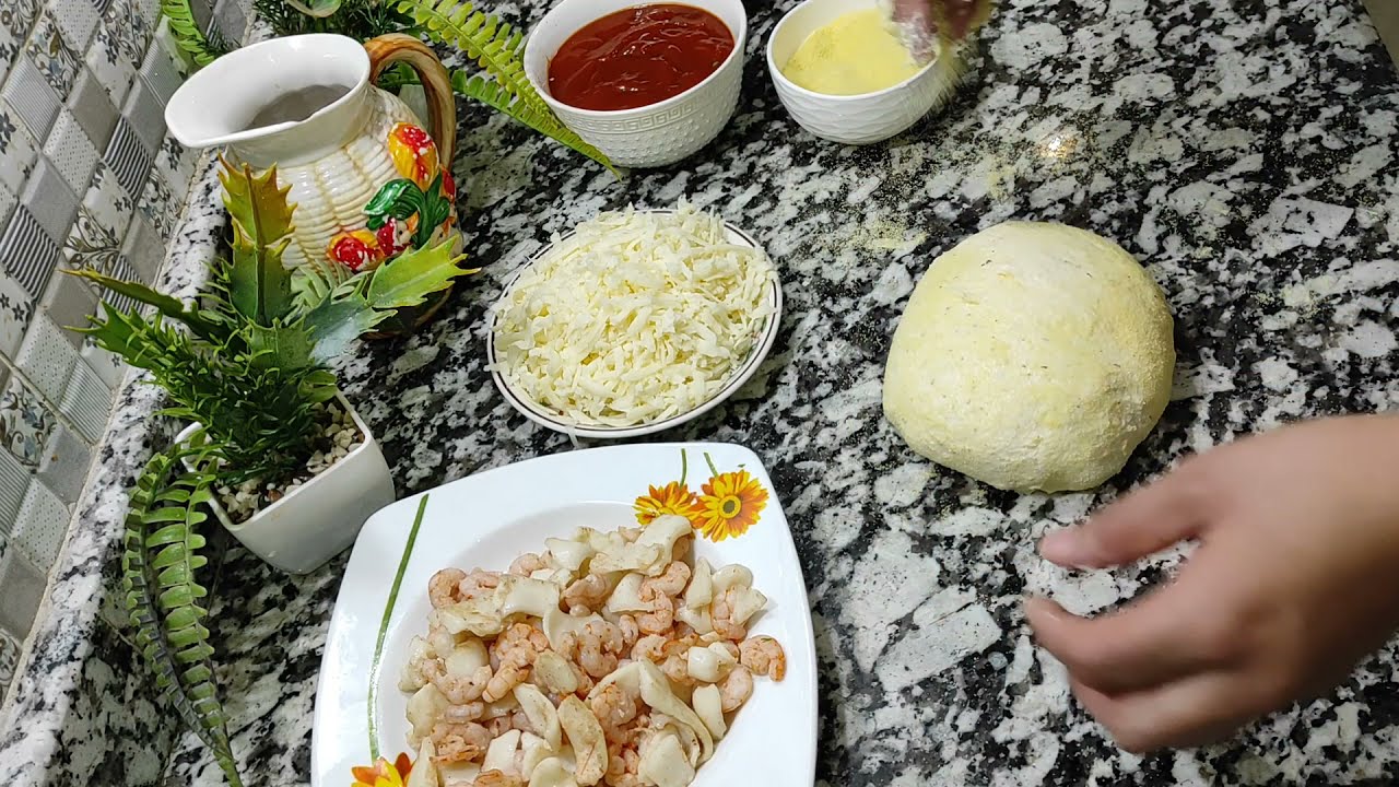 بيتزا جد سهلة و مميزة على طريقة المطاعم الكبرى.