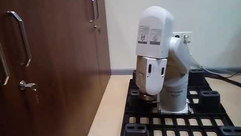 Robot Mitsubishi RV-1A first program.