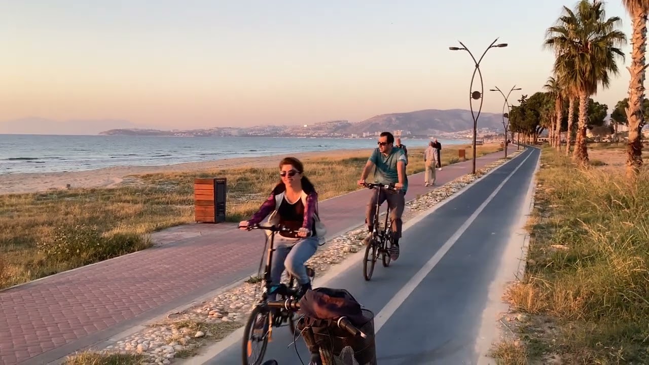 Kuşadası-Davutlar sahilde deniz gören villalar (betoncu endüstriyel estetik)