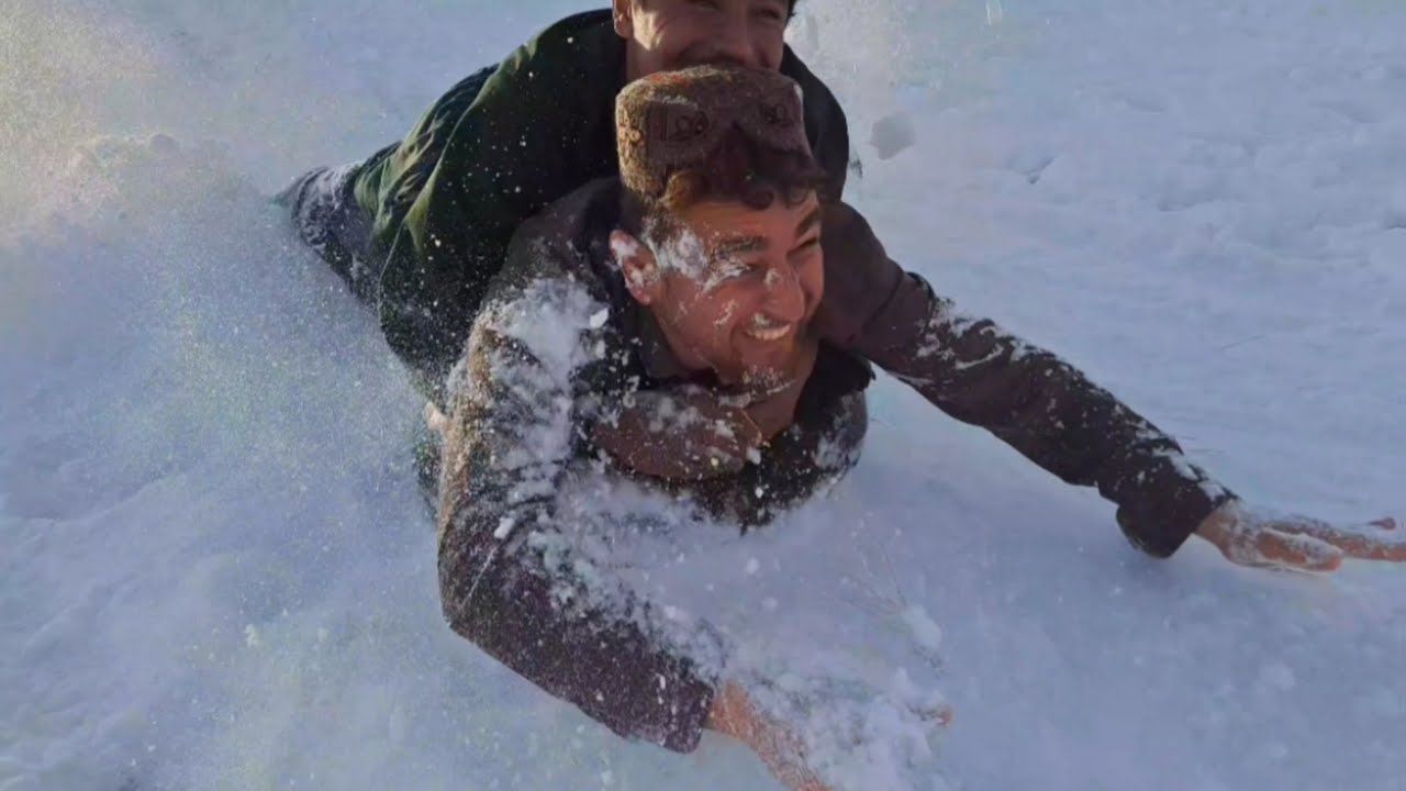 بازی در کوه های پر برف ❄️ Play in snow 