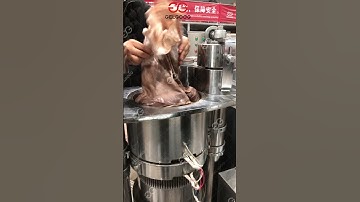 Cocoa oil press machine testing in GELGOOG factory آلة ضغط زيت الأوكوا