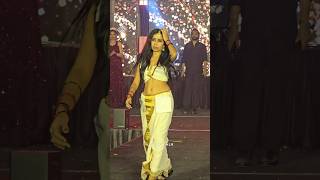 രണസധയട കളകൾ ഇന വറ ലവൽ മനമഴവൻ സനദരയവ ഫഷൻ ഷയലട കണചചത കണട ഞടട ആരധകർ