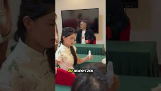 Professor Von Seinen Schülern Durchnässt