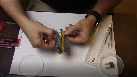 Taking apart an old Atlas (Kato import) GP-9 locomotive