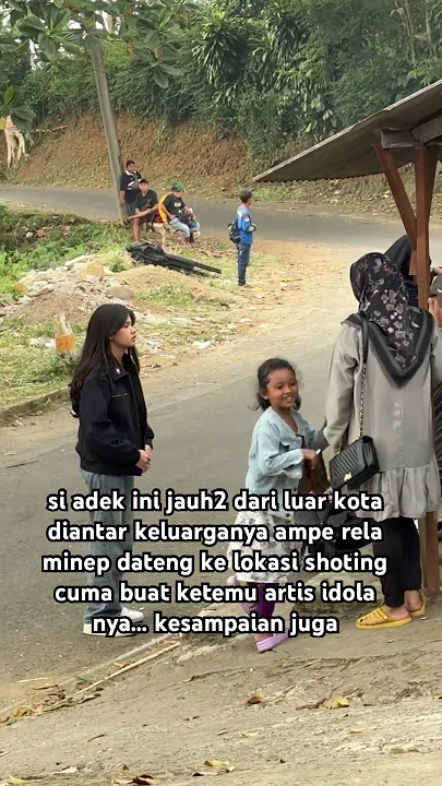 Kayak mimpi ya dek ketemu artis idola nya yang pakai jaket item cewe