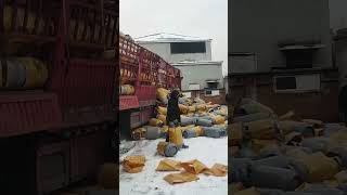 Gas Cylinder Unloading Process - Good tools and machinery make work easy