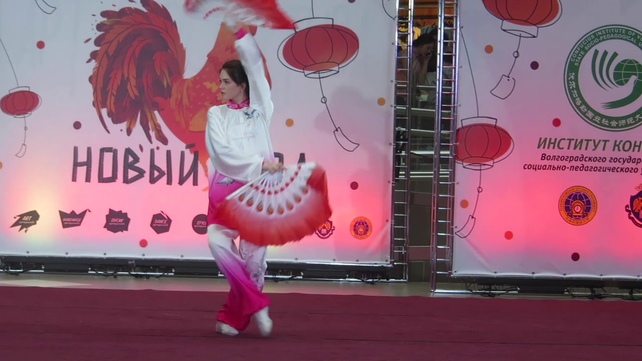 游子的佳节 在俄罗斯过年 中国扇子舞 Youtube