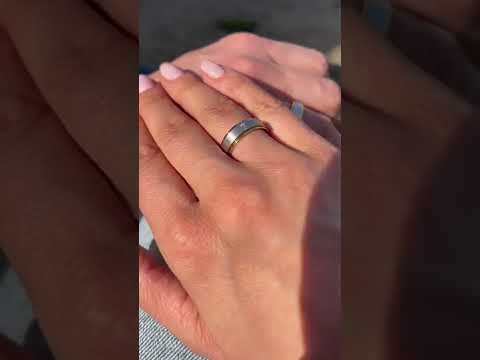 Комбинированные обручальные кольца с одним бриллиантом