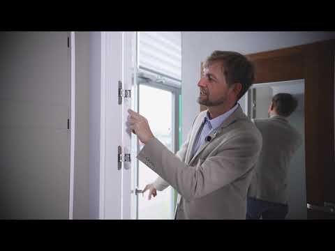 Video: Ako Znovu Natrieť Predné Dvere