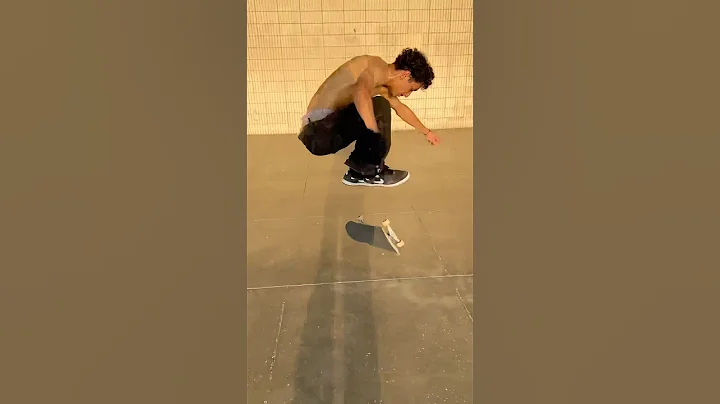 5onflat #skateboarding #shorts #nolliefsheel #frontsideflip #nollieinward #fakiebigheel #antiback360