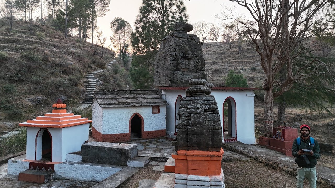 Hamare vaha ka bahut parana shiv mandir almora dhaura bhim matela vlogs ♥️♥️🤔💐💐