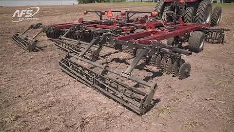 Case IH True-Tandem™ 335VT Vertical Tillage Tool With Soil Command™ Crumbler Pressure Control