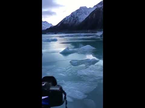 بحيرة تاسمان وقمة ماونت كوك نيوزيلاند        