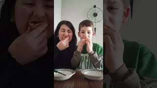 Bugün Ülkerin Magma Adlı Kekinin Vişneli Ve Hindistan Cevizli Sini Denedik