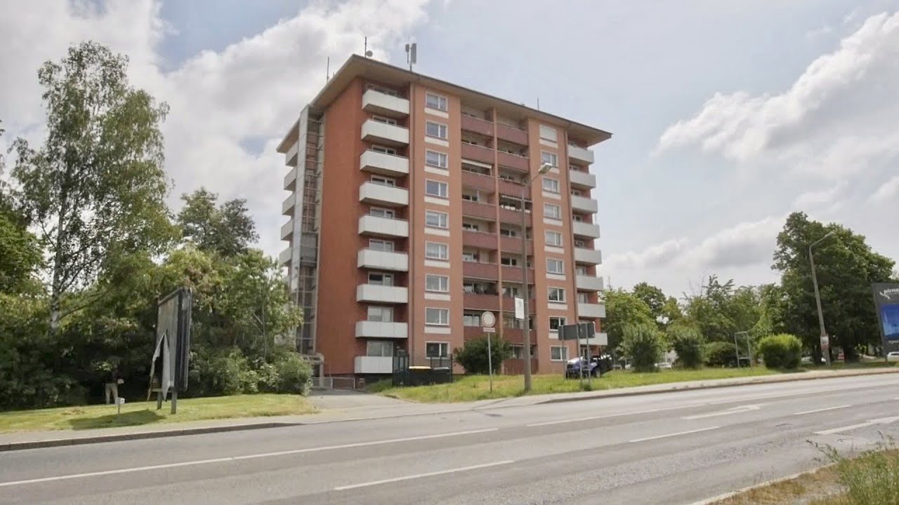 Pirnas Rotes Hochhaus und sein alter, neuer Fahrstuhl