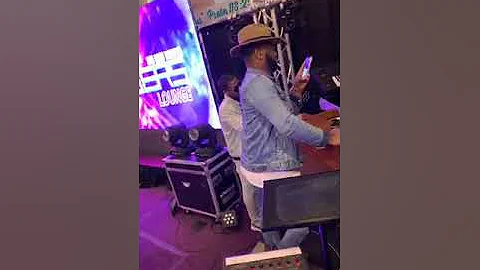 Kenny Matthews Singers lounge with Glenn Gibson Jr...