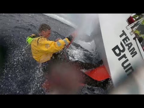 TEAM BRUNEL - Fixing a rudder sailing 20 knots