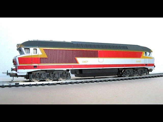 Lima SNCF CC72105 Diesel Locomotive pulling Lima SNCF Passenger